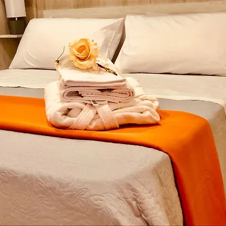 Yourhome - La Perfetta Rooms&spa Мета